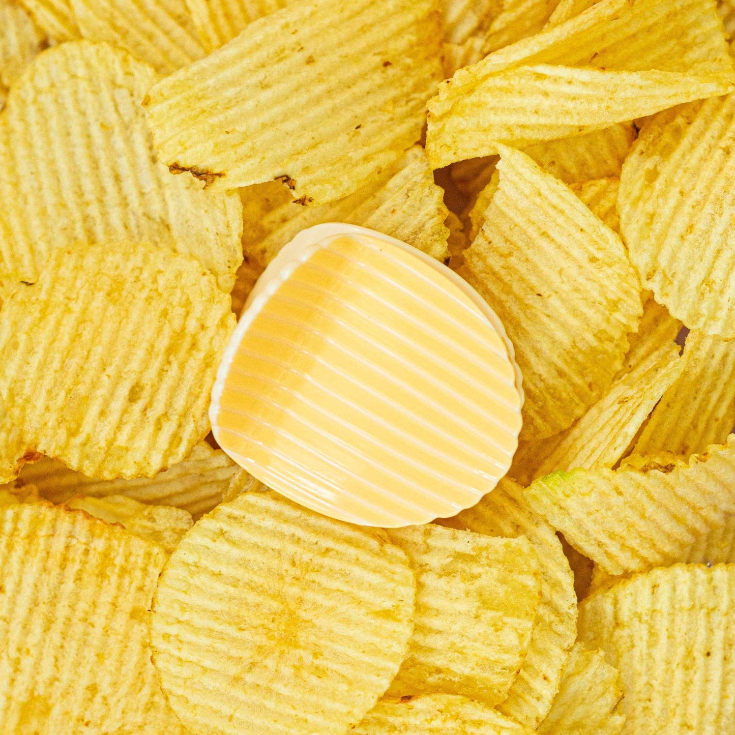 Midi Ruffle Chip Hair Claw Clip