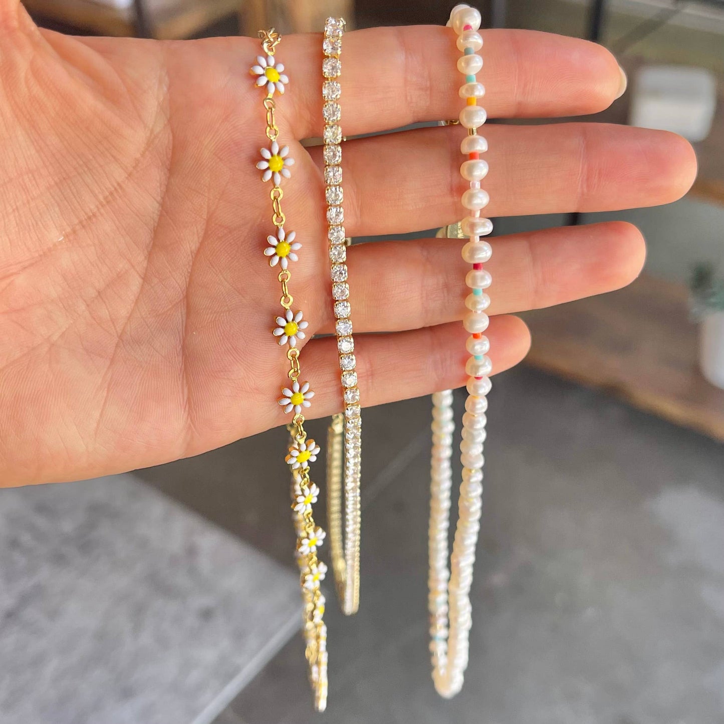 Daisy White Necklace - Gold