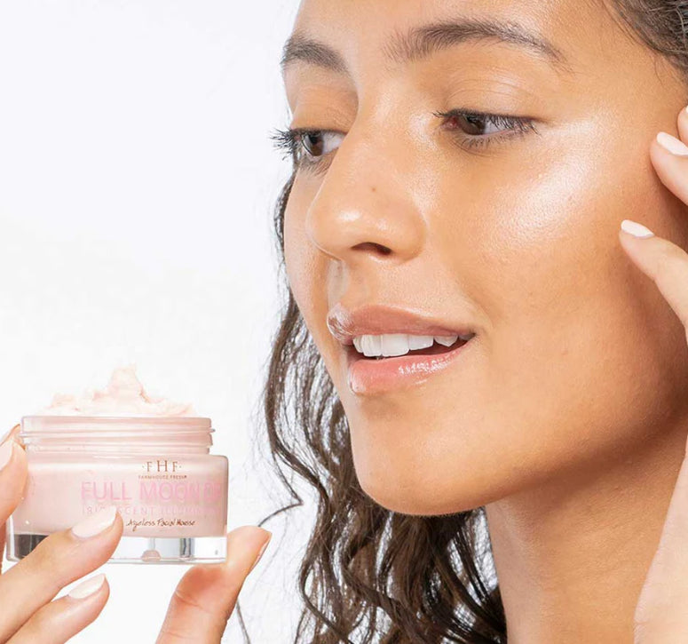 Full Moon Dip Illumination Mousse with Retinol + Wrinkle-Targeting Peptides