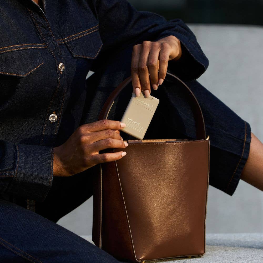 Refillable Santal Blanc Hydrating Pocket Hand Sanitizer - Noshinku